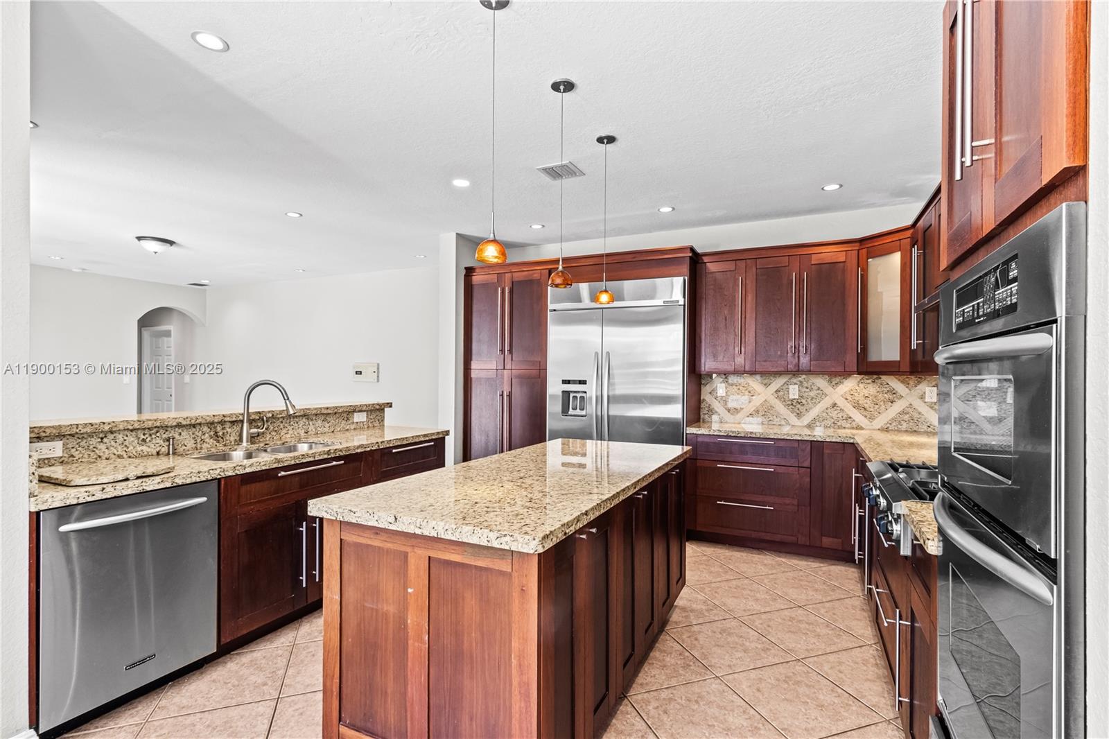 A B AT TAMIAMI TRAIL PHAS - Residential Lease