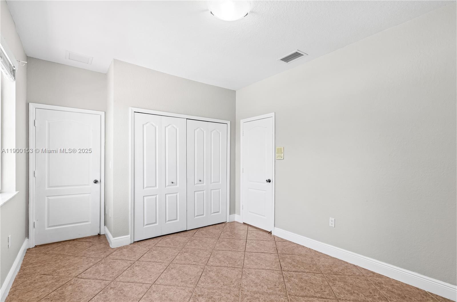 A B AT TAMIAMI TRAIL PHAS - Residential Lease