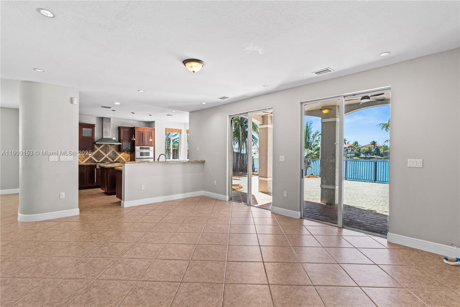 A B AT TAMIAMI TRAIL PHAS - Residential Lease