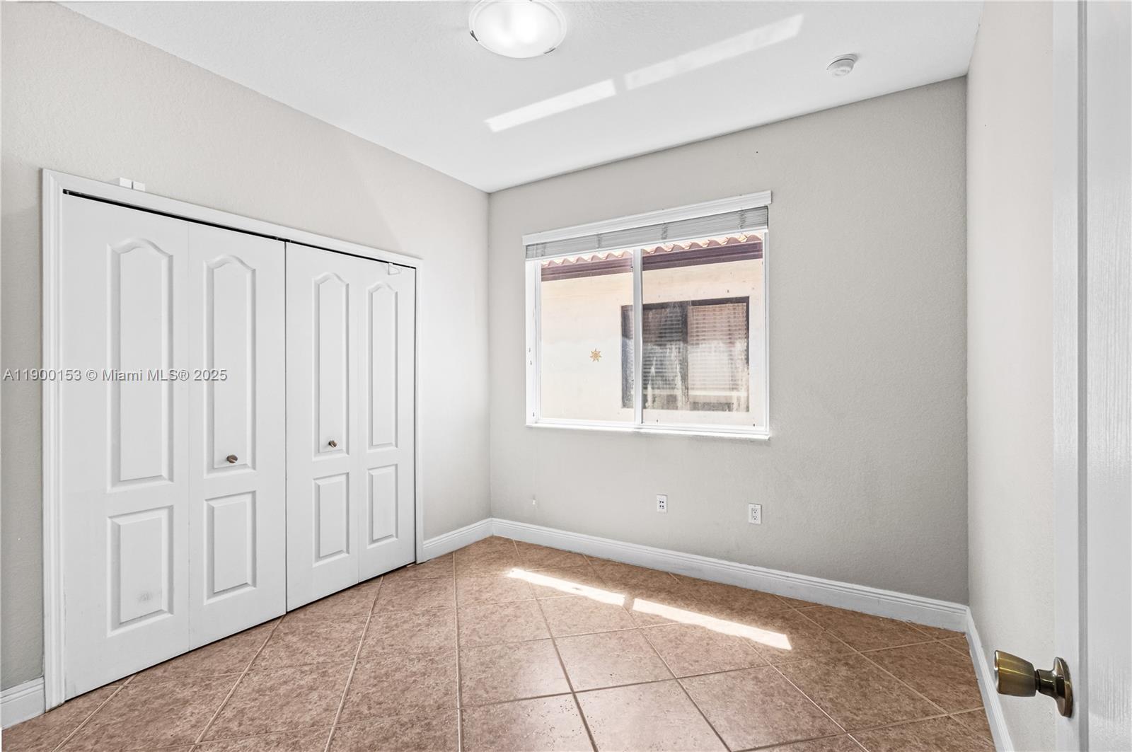 A B AT TAMIAMI TRAIL PHAS - Residential Lease