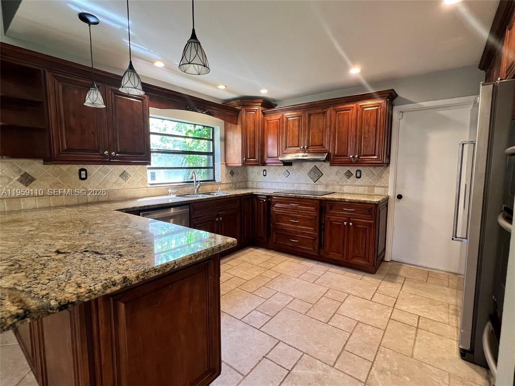 HAWKES BLUFF - Residential Lease