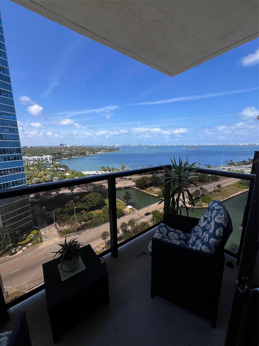 Property for Sale at 600 Ne 36th St 1706, Miami, Broward County, Florida - Bedrooms: 2 
Bathrooms: 2  - $450,000