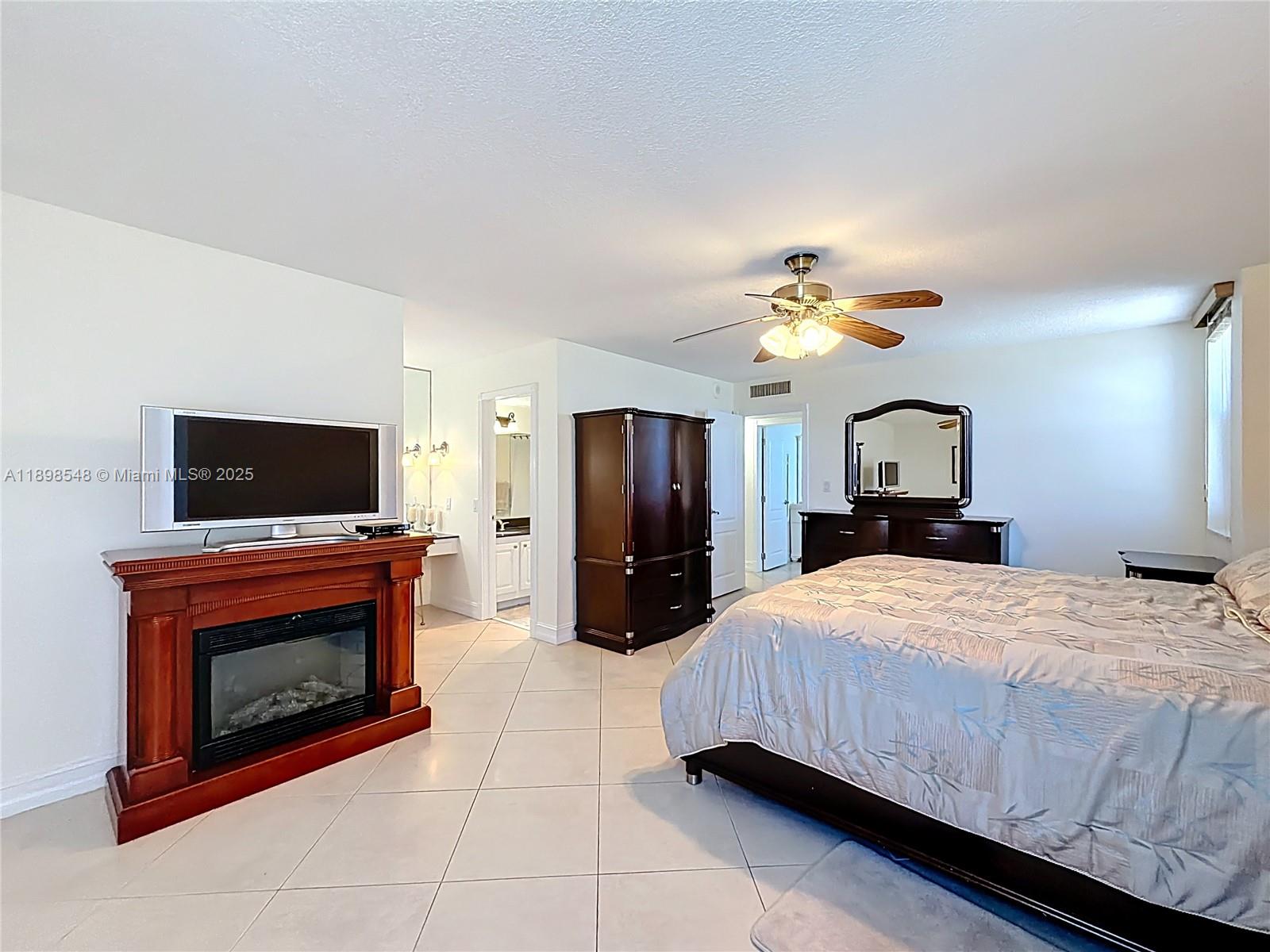 LA MER ESTATES EAST CONDO - Residential Lease