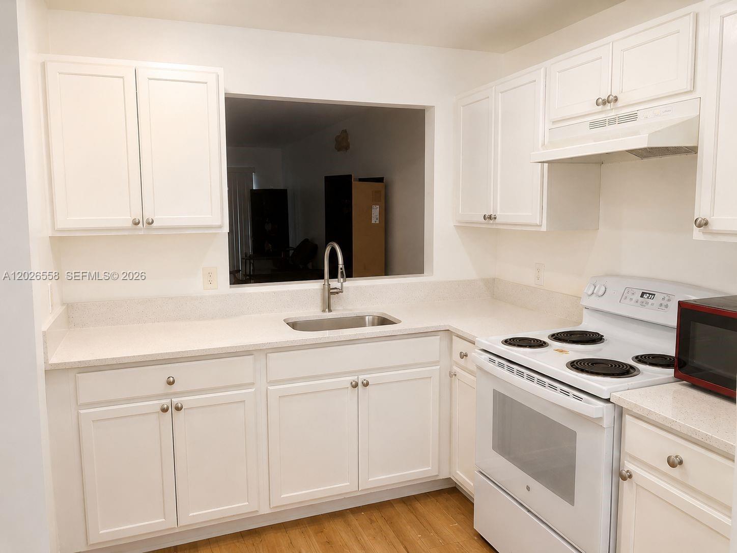 CIRCLE VILLAS (THE) CONDO - Residential