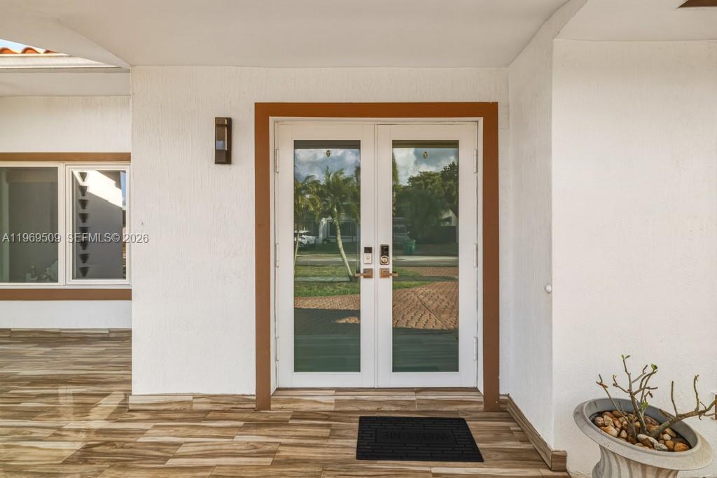 TAMIAMI LAKES SEC 1 - Residential