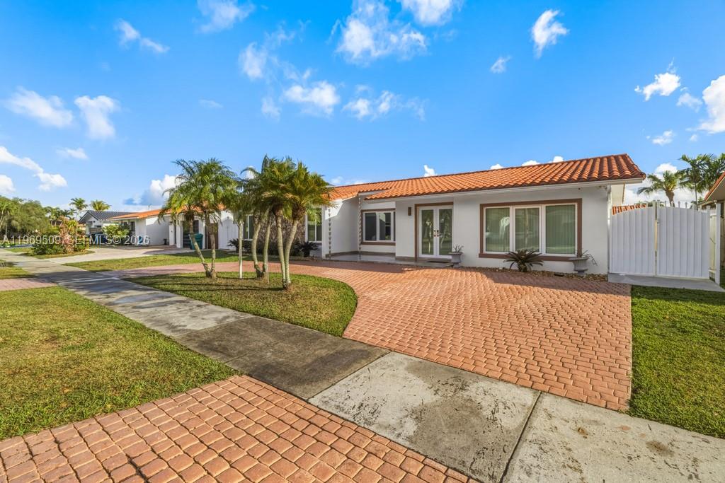 TAMIAMI LAKES SEC 1 - Residential