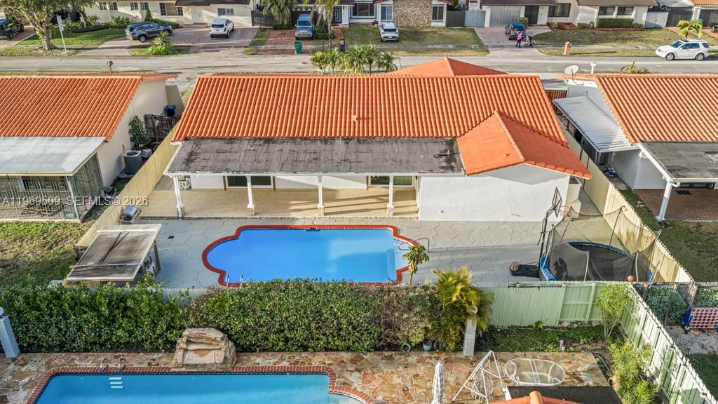 TAMIAMI LAKES SEC 1 - Residential