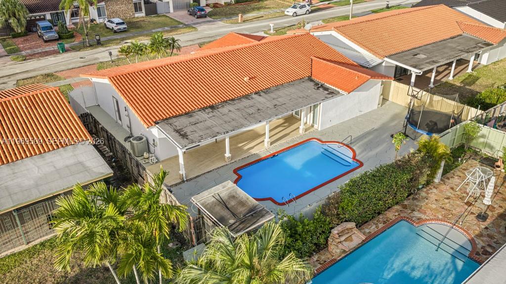 TAMIAMI LAKES SEC 1 - Residential