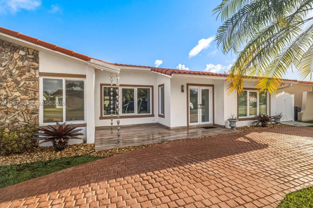 TAMIAMI LAKES SEC 1 - Residential