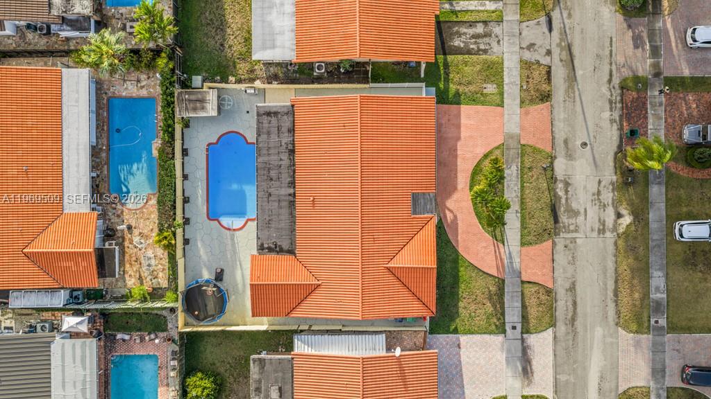 TAMIAMI LAKES SEC 1 - Residential