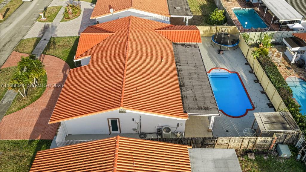 TAMIAMI LAKES SEC 1 - Residential