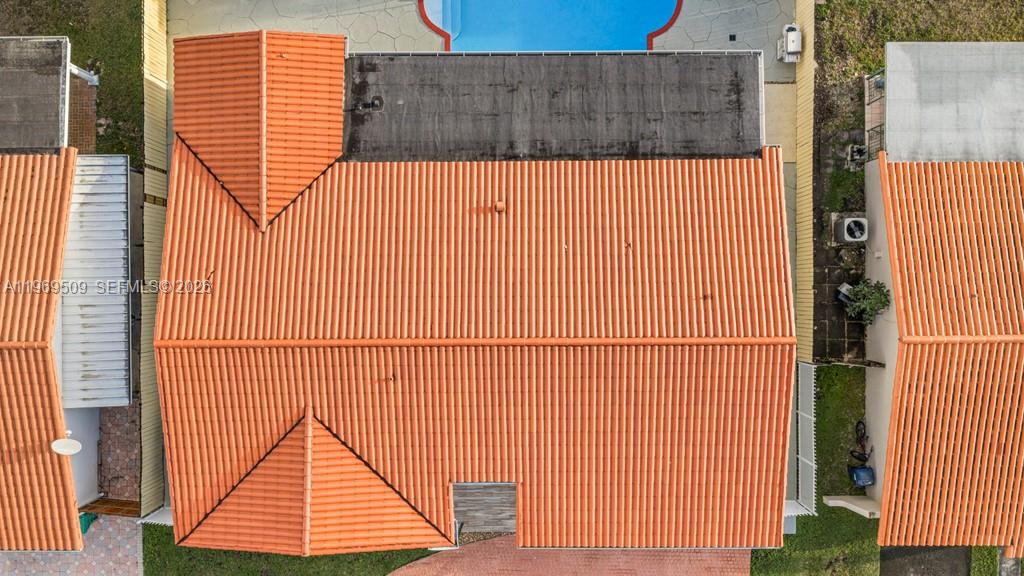 TAMIAMI LAKES SEC 1 - Residential