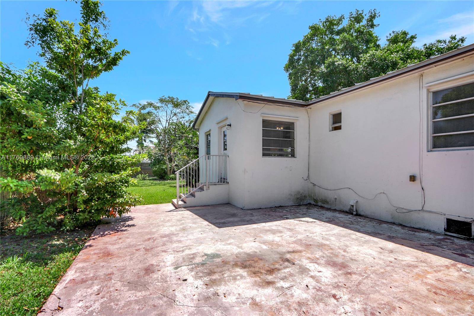 2725 SW 82nd Ave