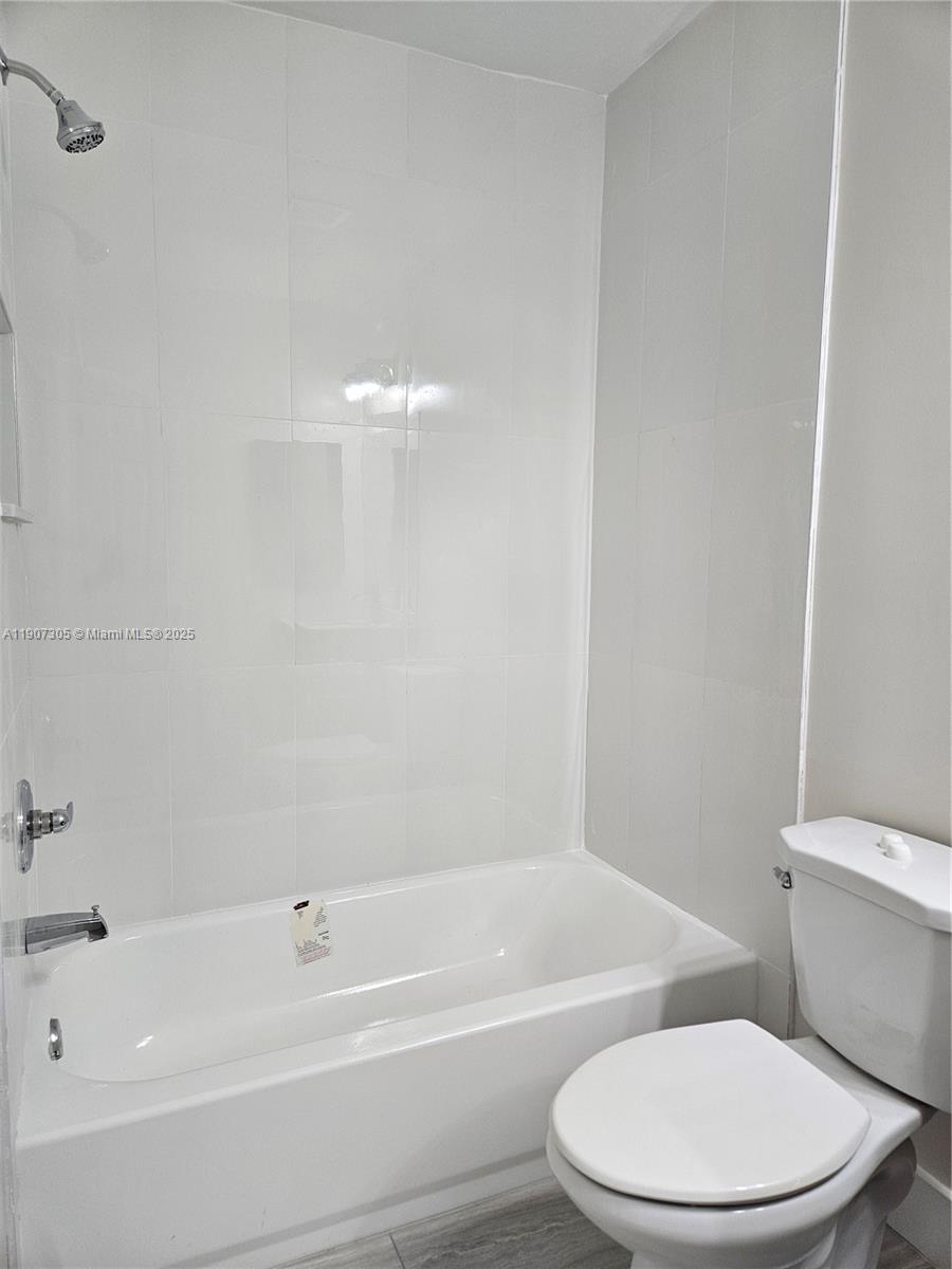 PEMBROKE POINTE SECTION T - Residential Lease