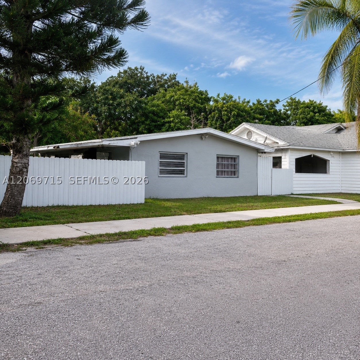 6220 NE Miami Pl