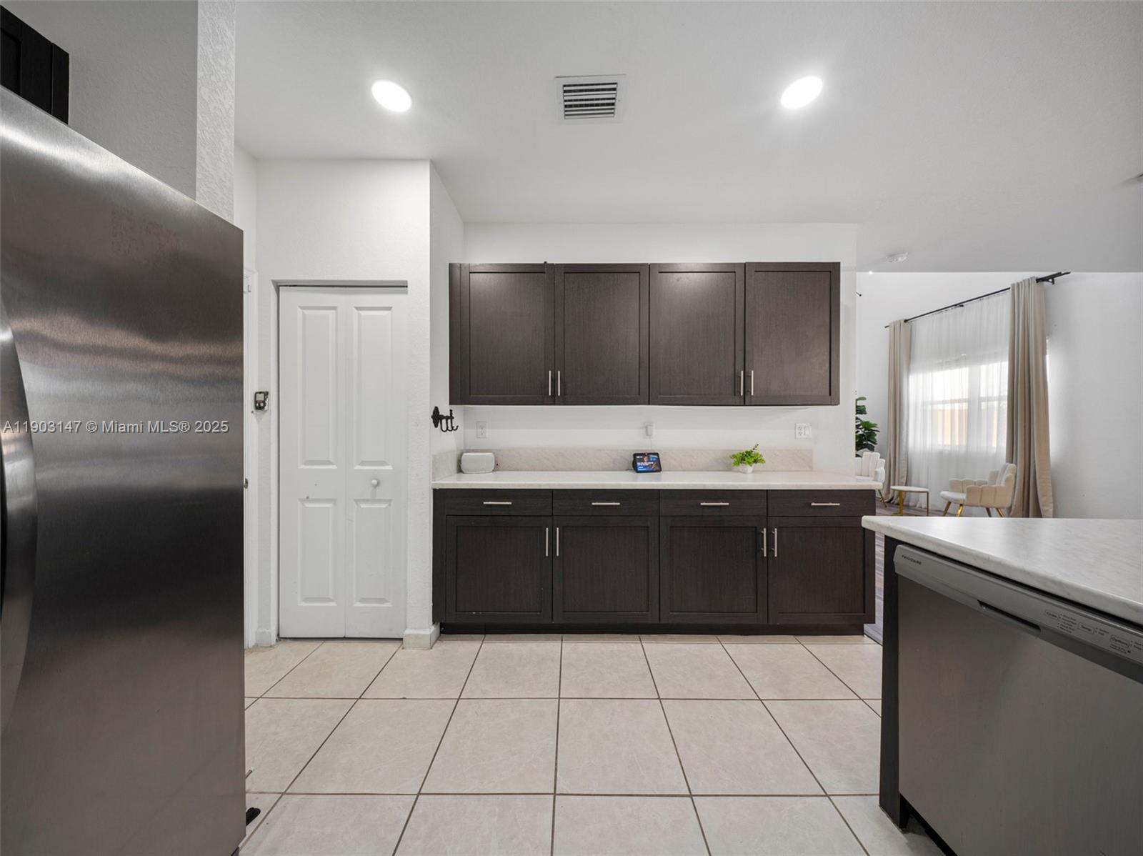 KEYS GATE RESIDENTIAL - Residential Lease