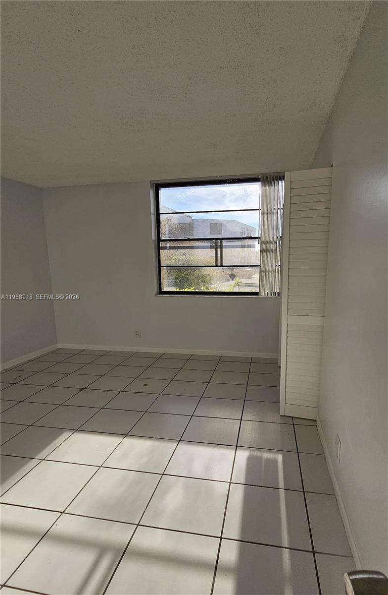 LAKE POINTE CONDOMINIUM N - Residential