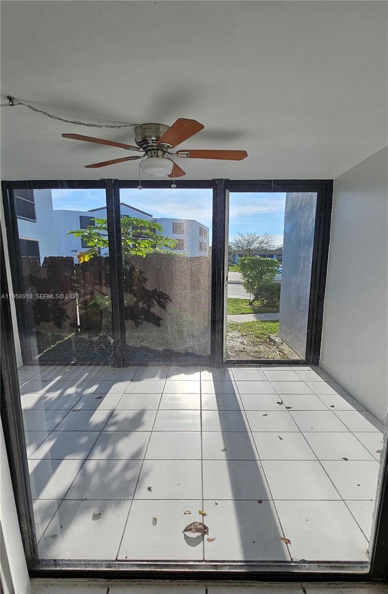 LAKE POINTE CONDOMINIUM N - Residential