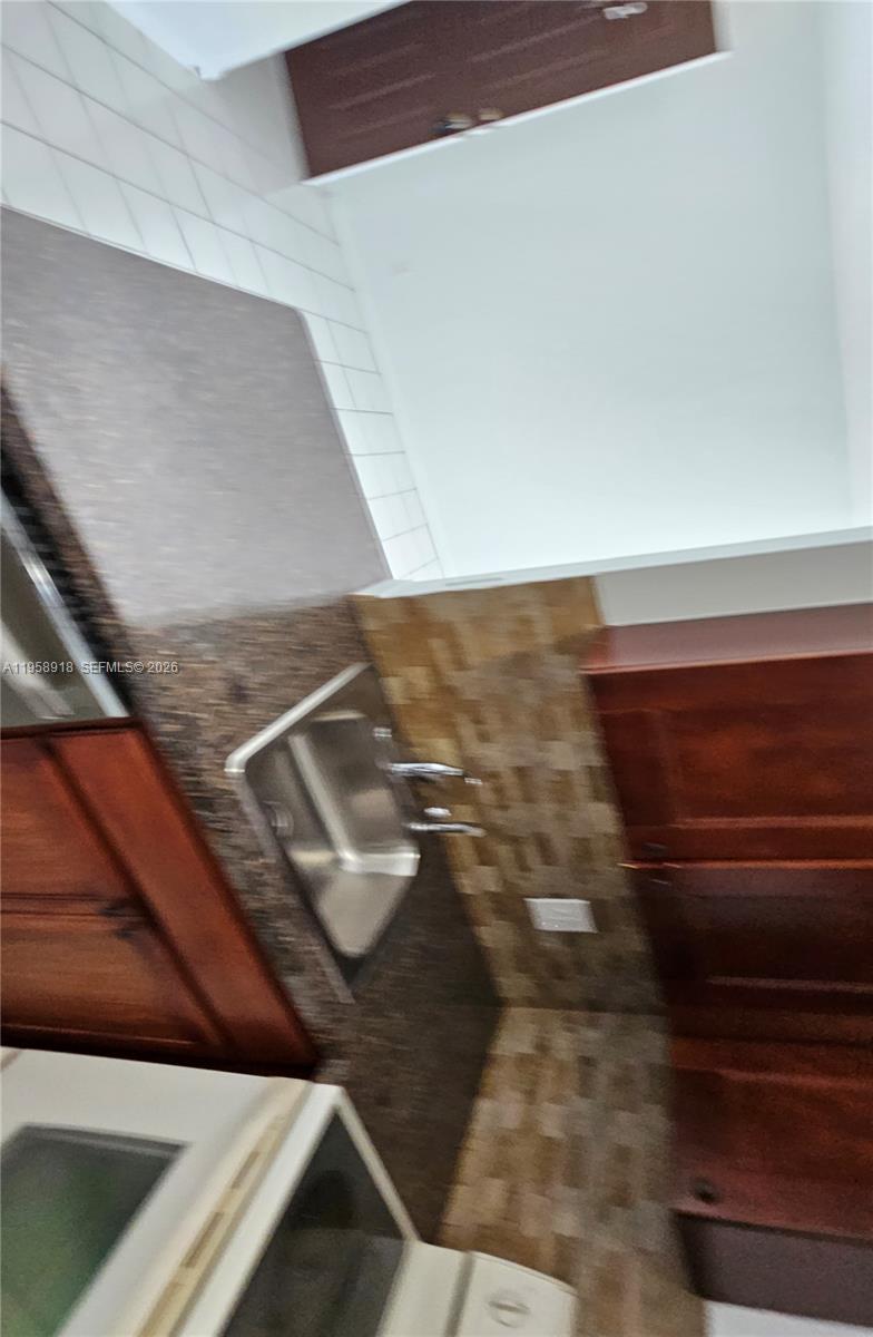 LAKE POINTE CONDOMINIUM N - Residential