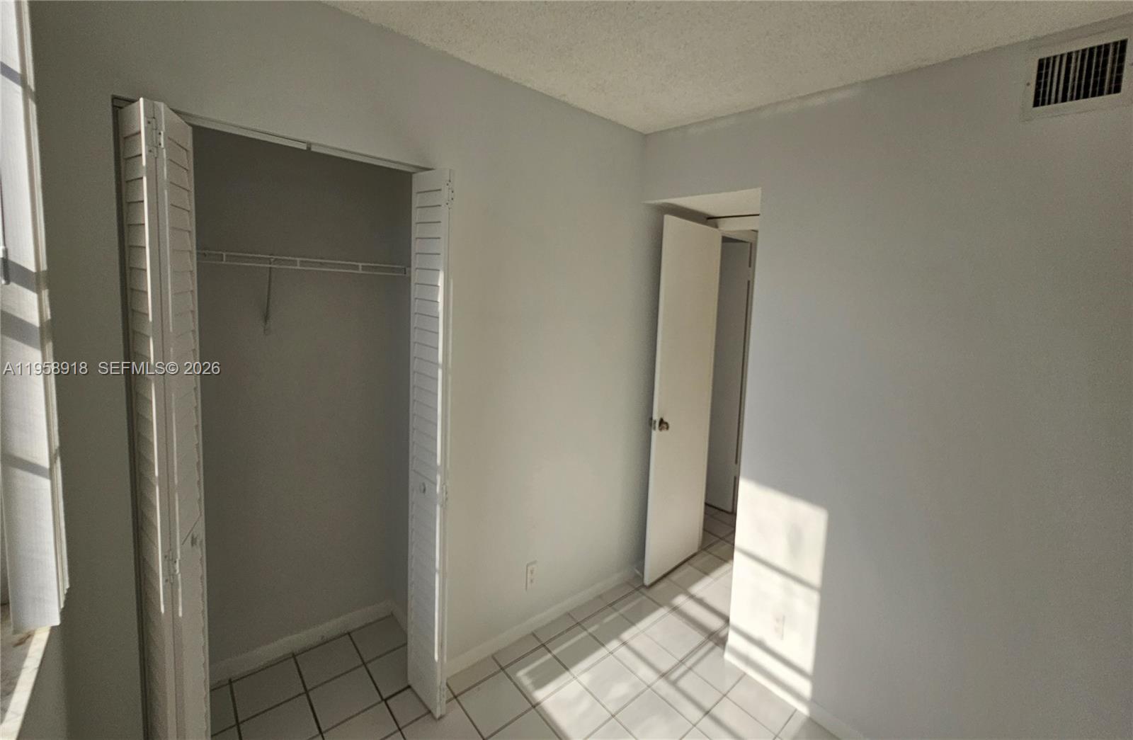 LAKE POINTE CONDOMINIUM N - Residential