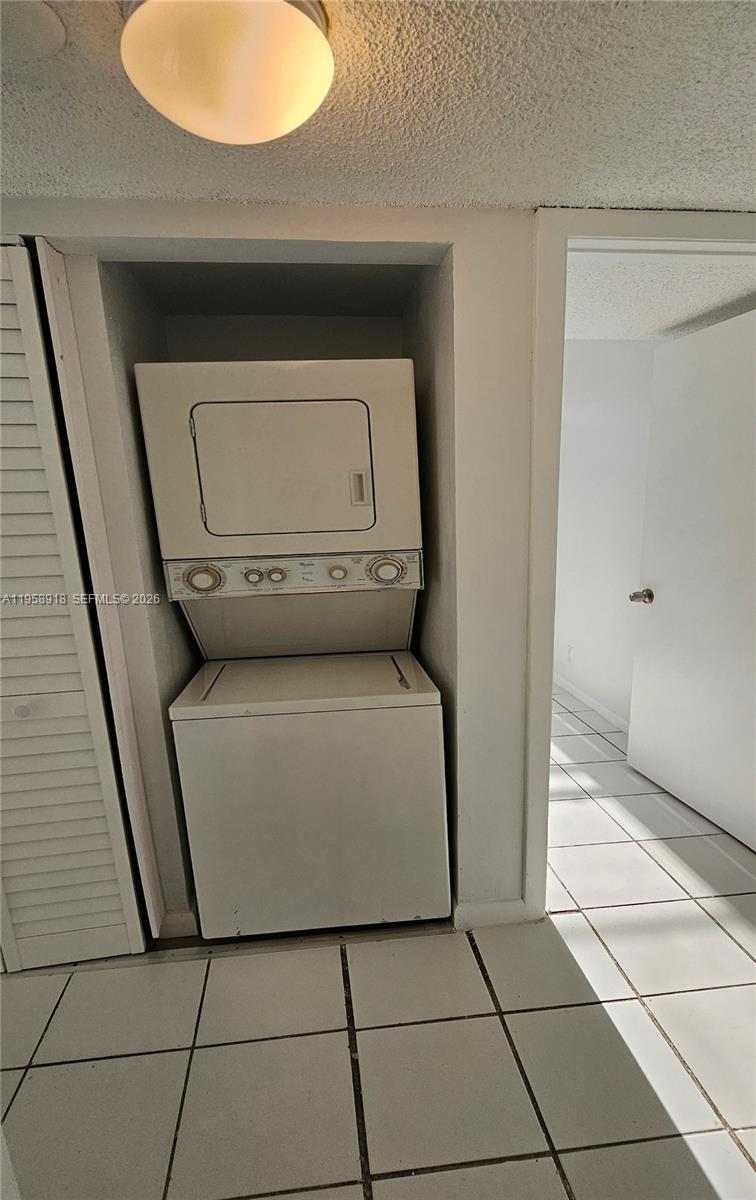 LAKE POINTE CONDOMINIUM N - Residential