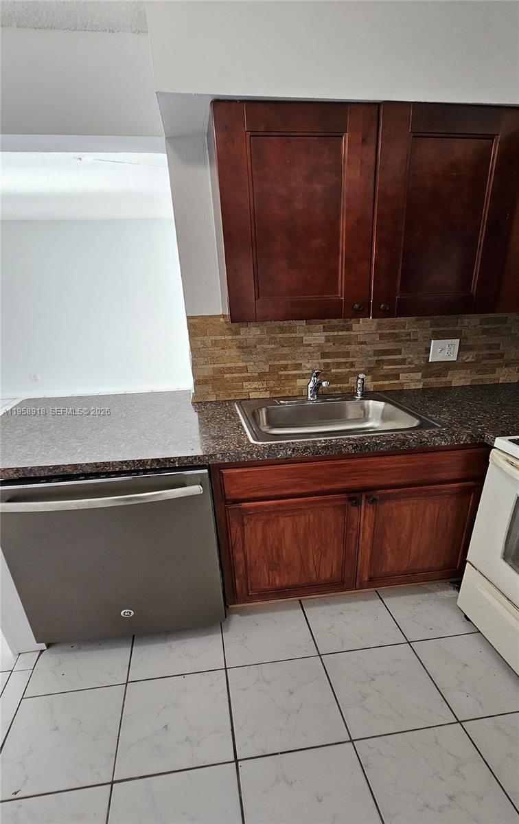 LAKE POINTE CONDOMINIUM N - Residential