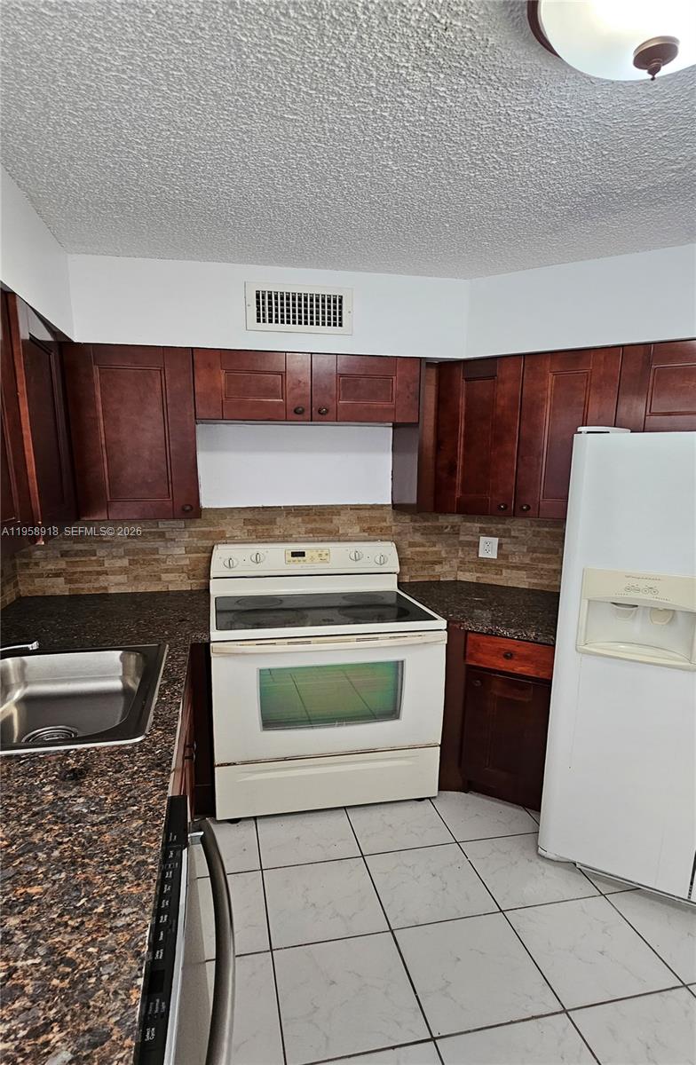 LAKE POINTE CONDOMINIUM N - Residential