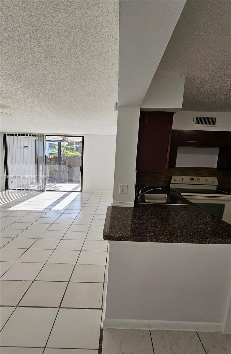 LAKE POINTE CONDOMINIUM N - Residential