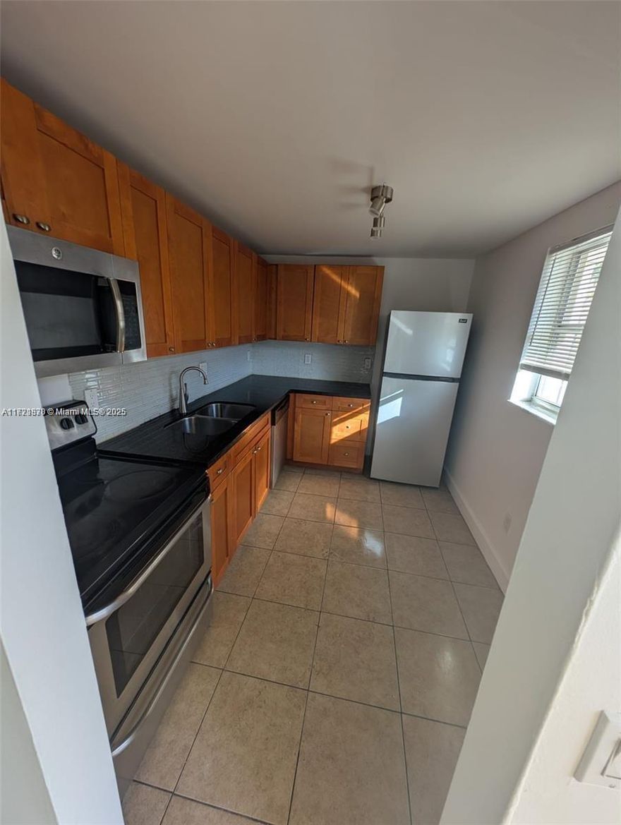 SPECIAL INVESTORS! Unit already rented at $1,575 per month. ESTIMATED CAP RATE 7%! Lease ending in May 31, 2026. Beautiful unit on Brookfield Square Condo. Great central location, close to Oakland Park Blvd and 15 minutes from Sawgrass Mall. Spacious 2B/2B WITH BALCONY apartment with updated bathrooms and walking closet on master. Tile floors throughout the all unit. Community pool.