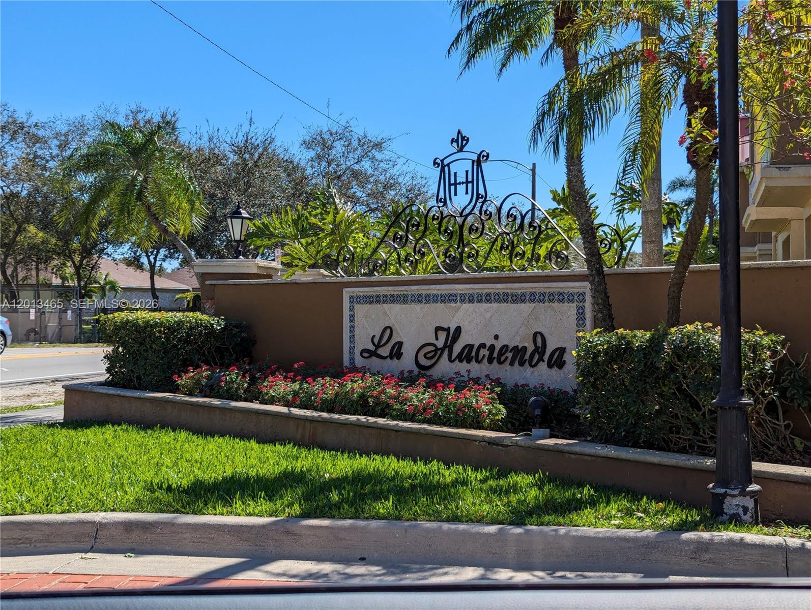 LA HACIENDA COUNTRY CLUB - Residential Lease