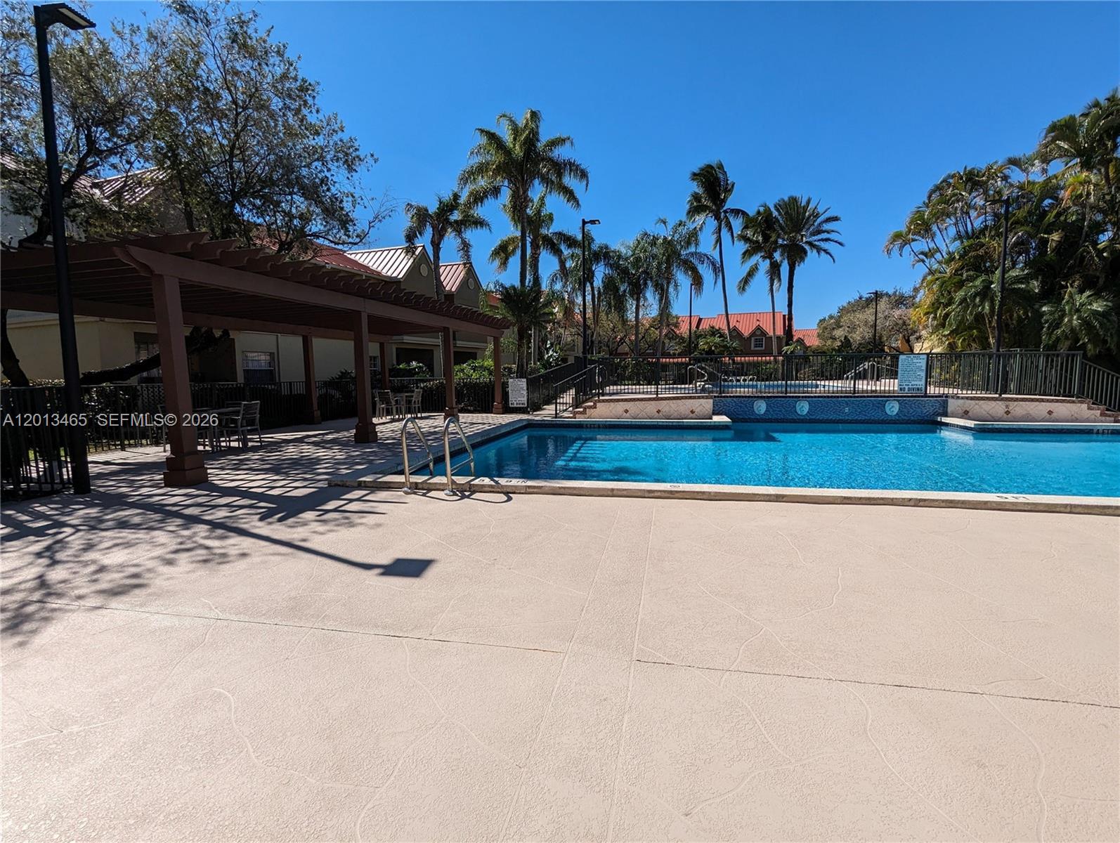 LA HACIENDA COUNTRY CLUB - Residential Lease