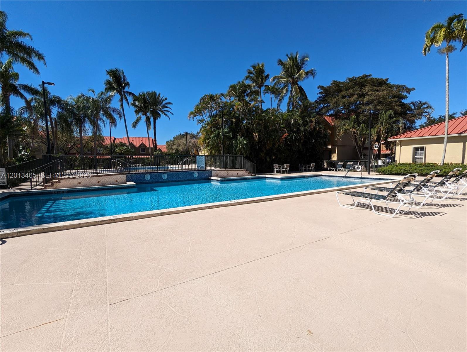 LA HACIENDA COUNTRY CLUB - Residential Lease