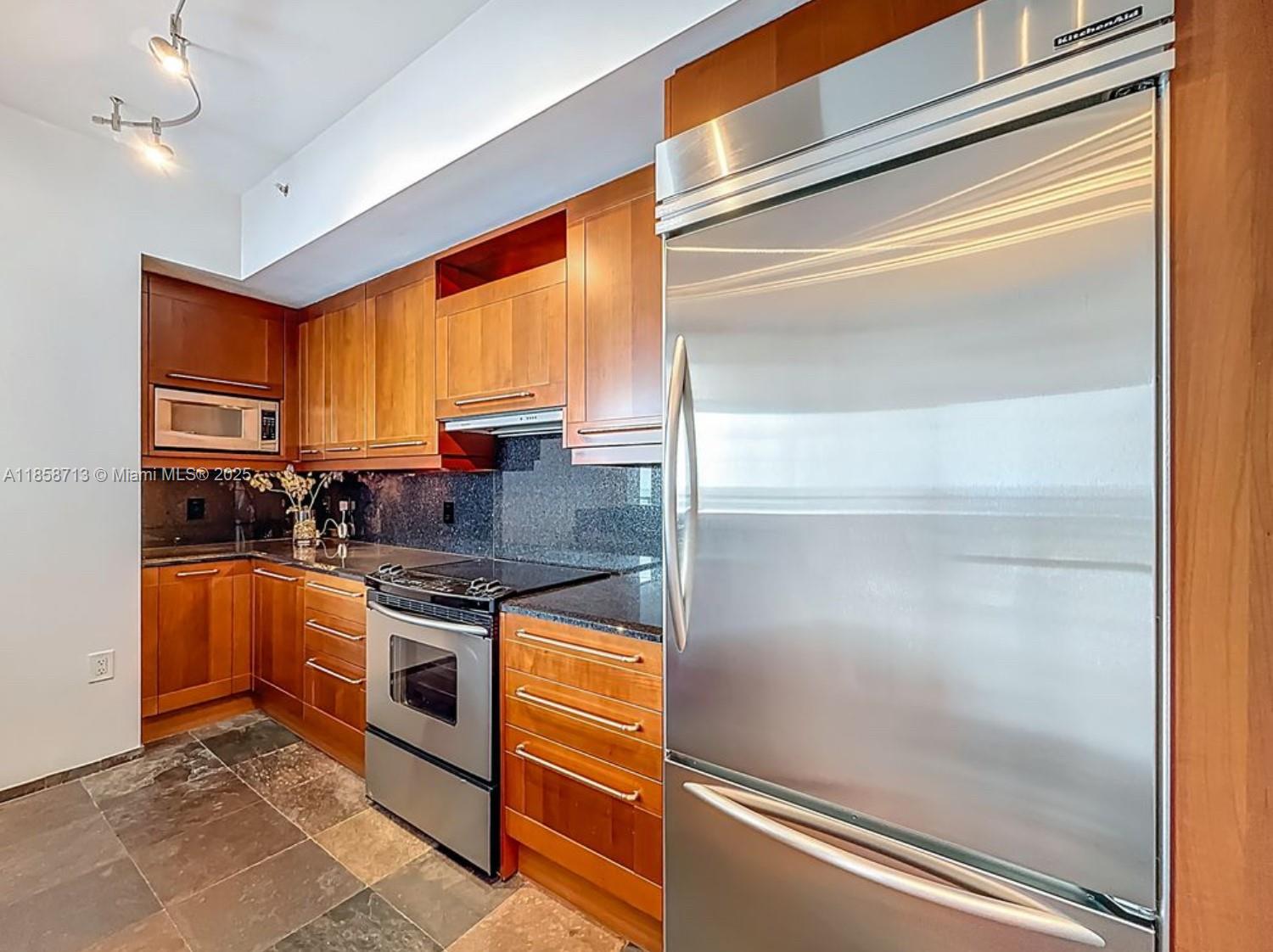 LAS OLAS RIVER HOUSE COND - Residential Lease