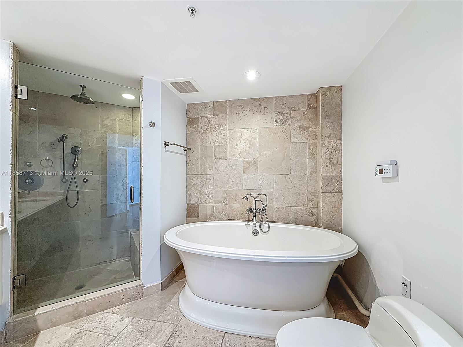 LAS OLAS RIVER HOUSE COND - Residential Lease