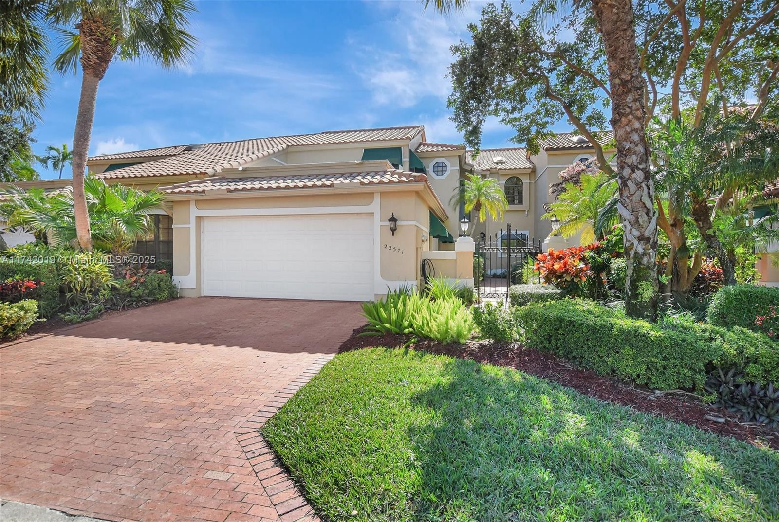 22571 Caravelle Cir