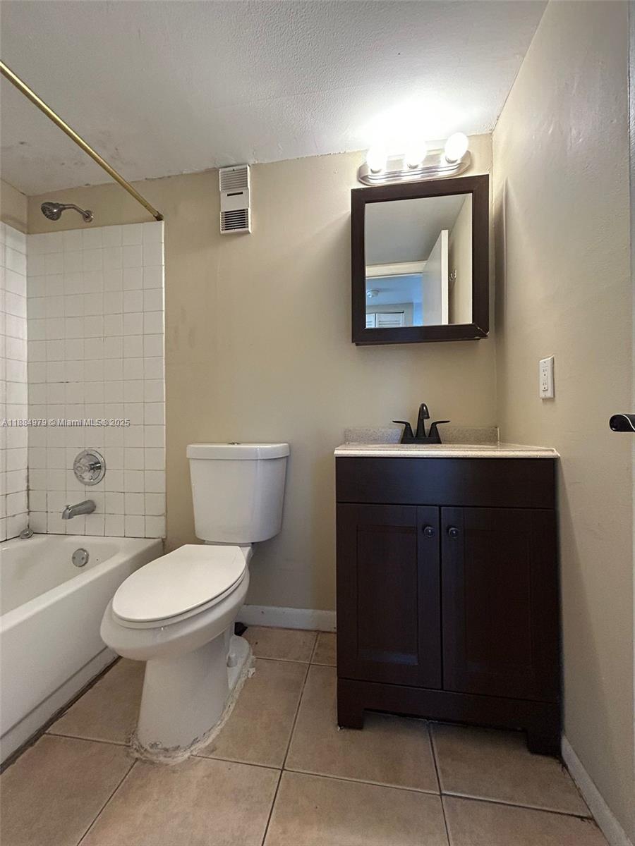 FAIRVIEW AT PEMBROKE POIN - Residential Lease