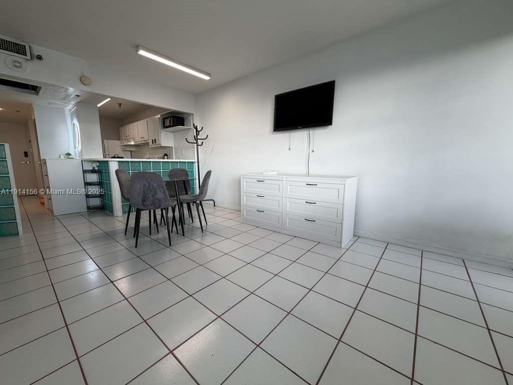 THE DECOPLAGE CONDO - Residential Lease