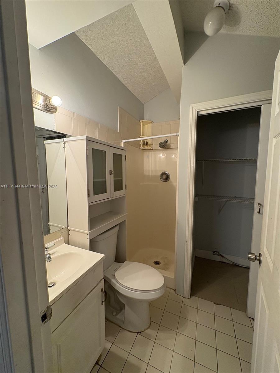 ORCHARD LAKE TOWN HOUSES - Residential