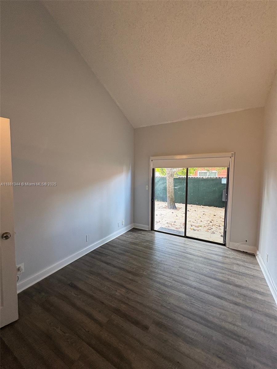 ORCHARD LAKE TOWN HOUSES - Residential