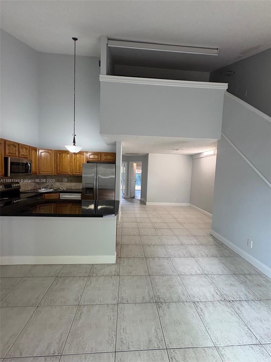 ORCHARD LAKE TOWN HOUSES - Residential