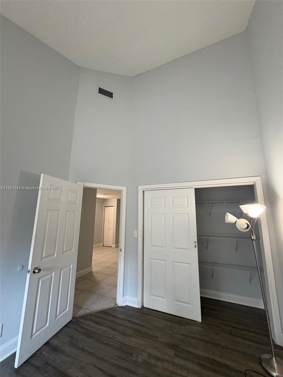 ORCHARD LAKE TOWN HOUSES - Residential