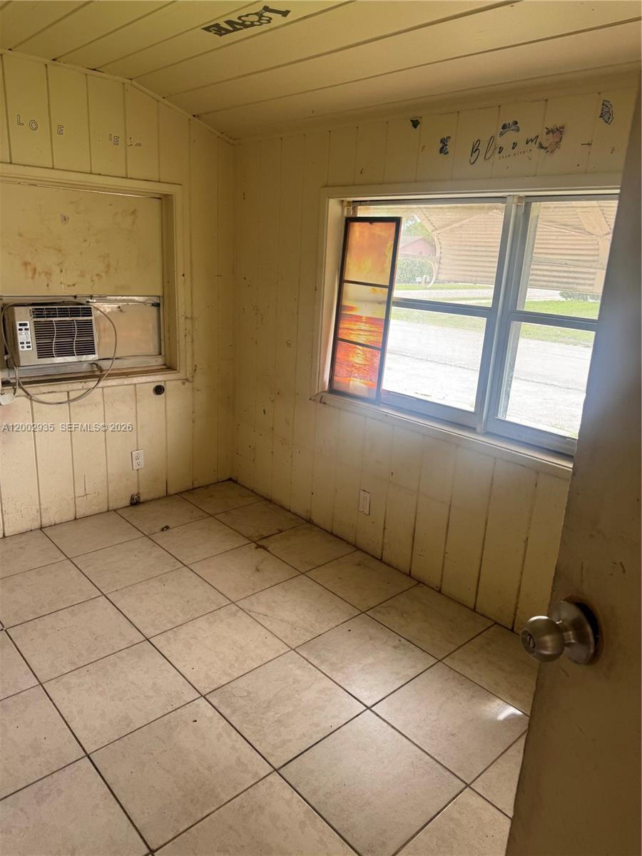 HOLLYWOOD PARK - Residential Income