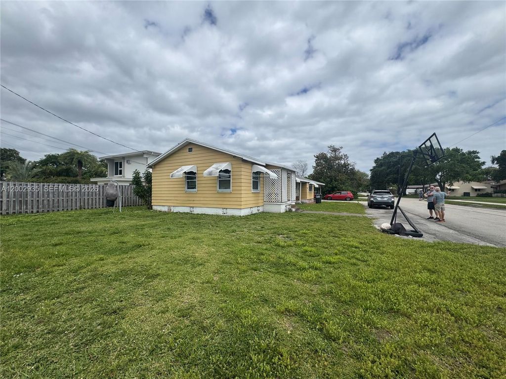 Photo of 1512 N 23rd Ave, Hollywood, FL 33020 (MLS # A12002935)