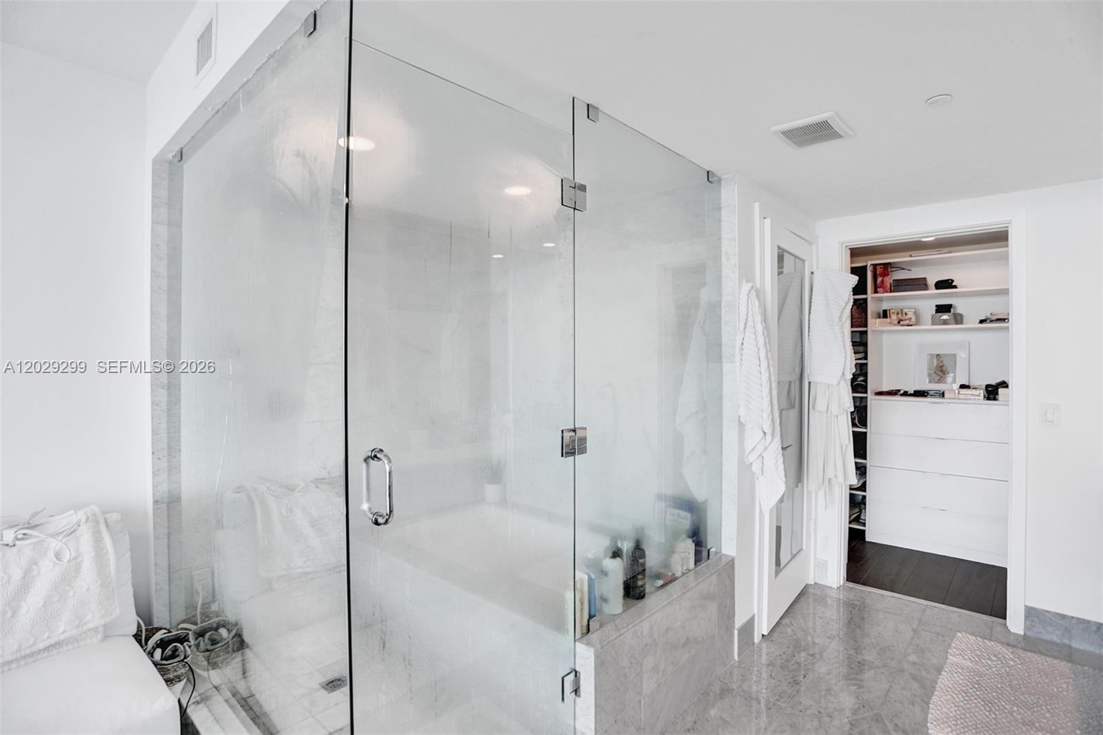 ONE PARAISO CONDO - Residential
