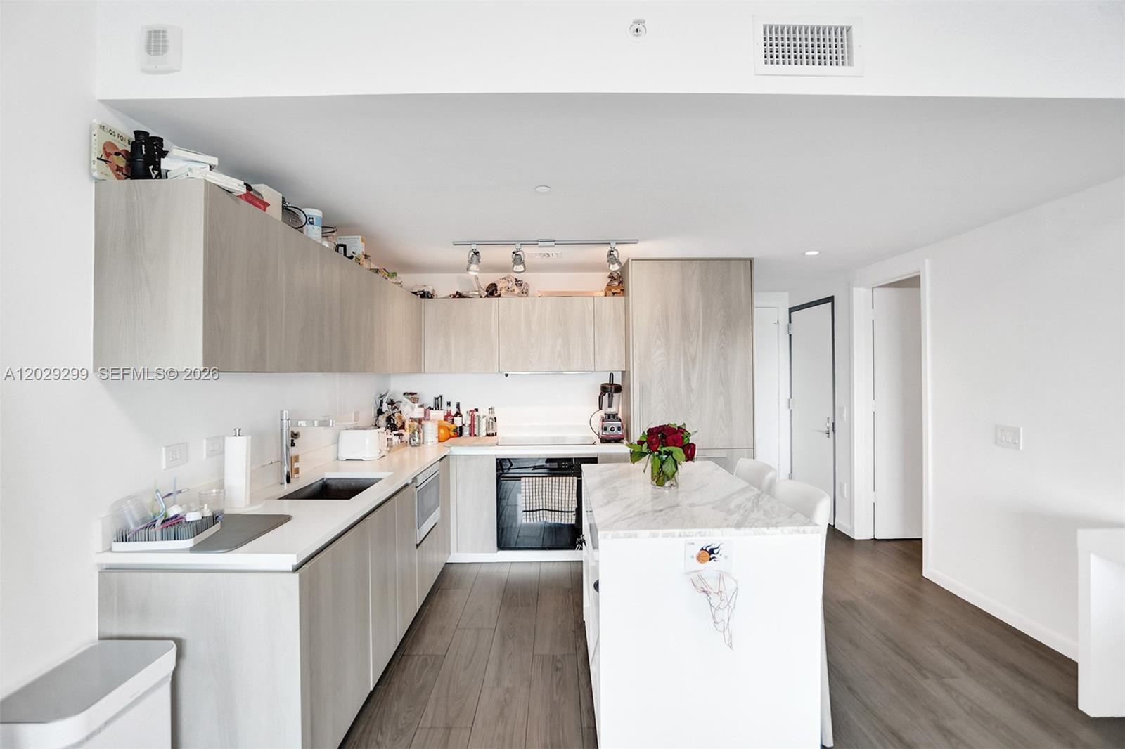 ONE PARAISO CONDO - Residential