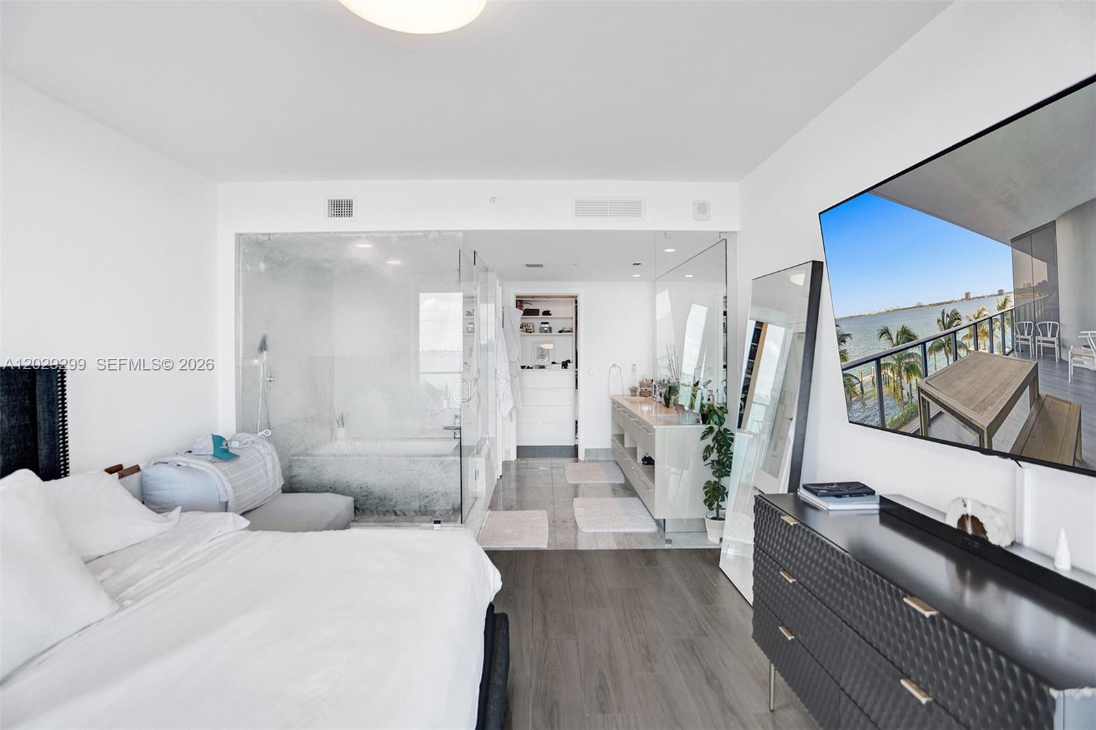 ONE PARAISO CONDO - Residential