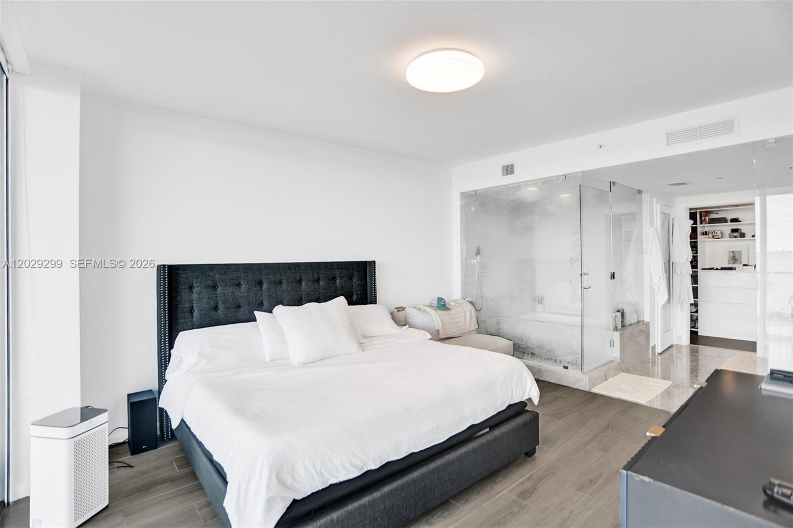 ONE PARAISO CONDO - Residential