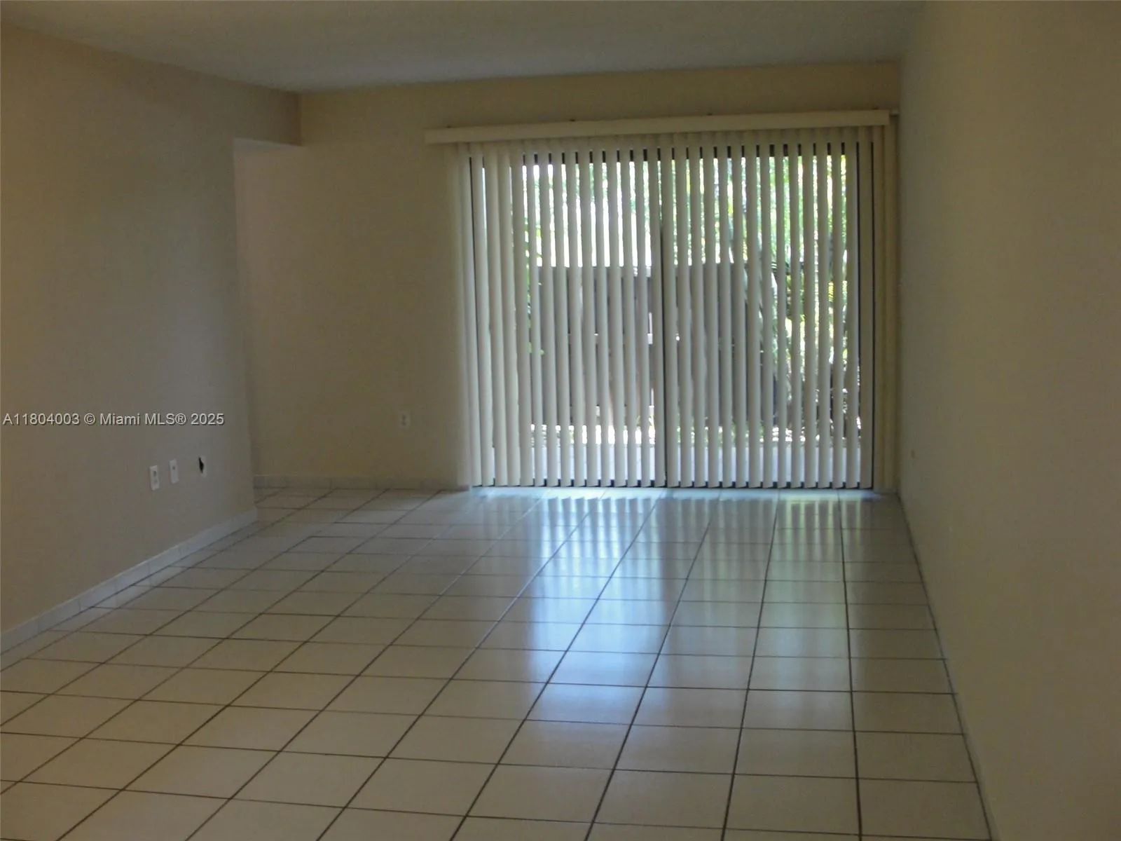 Miami, Florida 33172, United States, 2 Bedrooms Bedrooms, ,2 BathroomsBathrooms,Residential,Active,130642