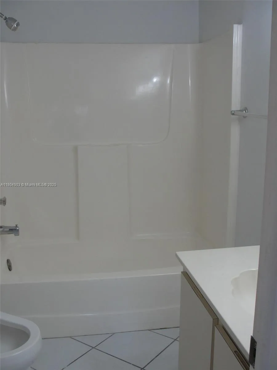 Miami, Florida 33172, United States, 2 Bedrooms Bedrooms, ,2 BathroomsBathrooms,Residential,Active,130642