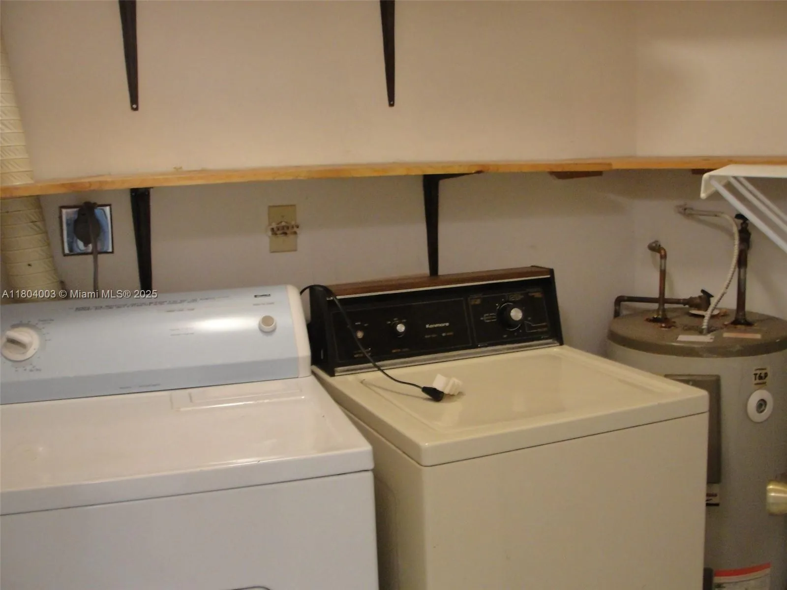 Miami, Florida 33172, United States, 2 Bedrooms Bedrooms, ,2 BathroomsBathrooms,Residential,Active,130642